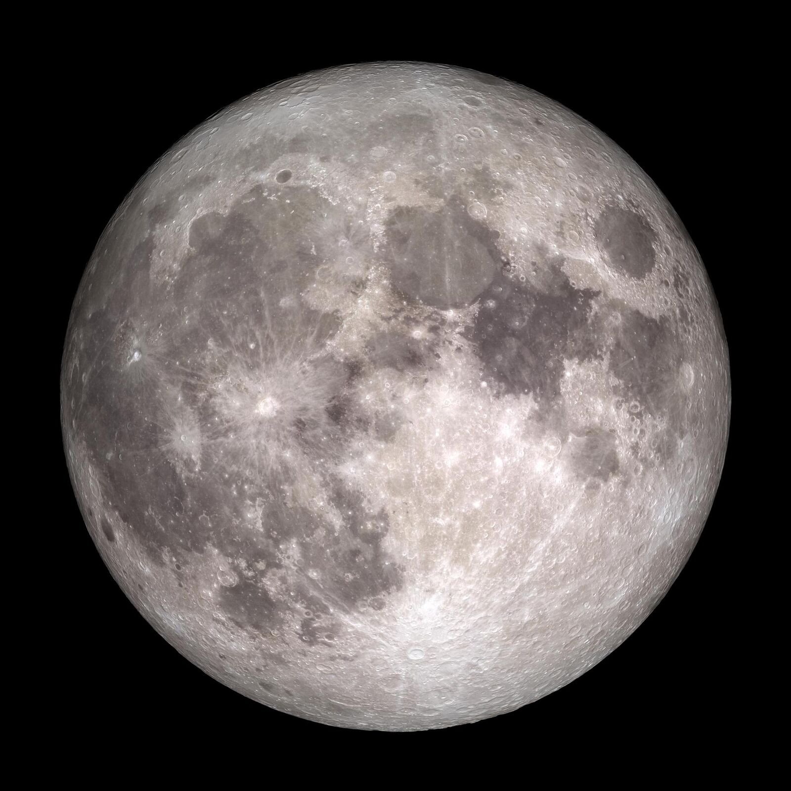 A Lua cheia, com mares escuros e crateras claras